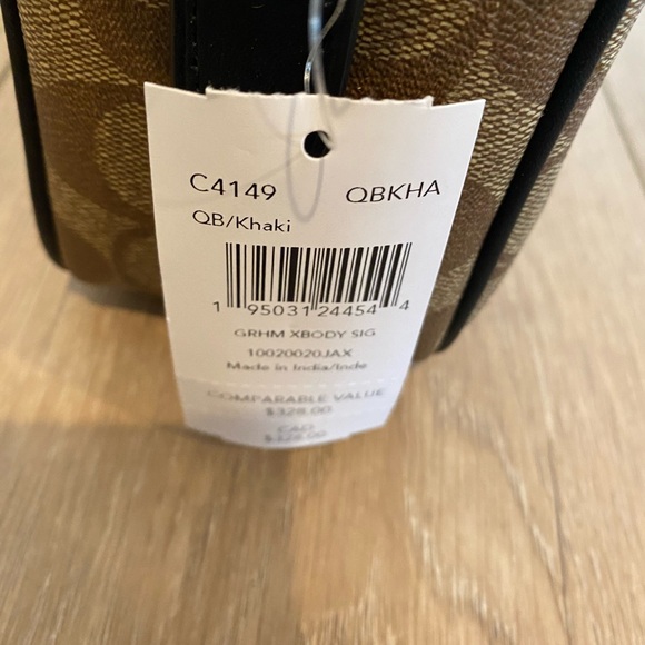 GRAHAM CROSSBODY IN SIGNATURE CANVAS (COACH C4149)
QB/KHAKI
COACH STYLE # C4149 - Picture 6 of 9